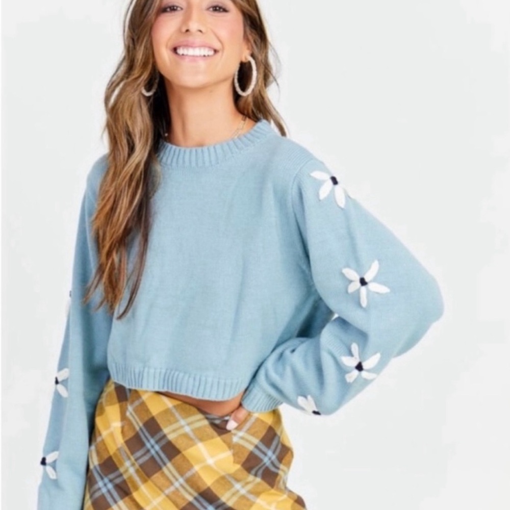 Altar’d state cropped blue daisy sweater size xs
